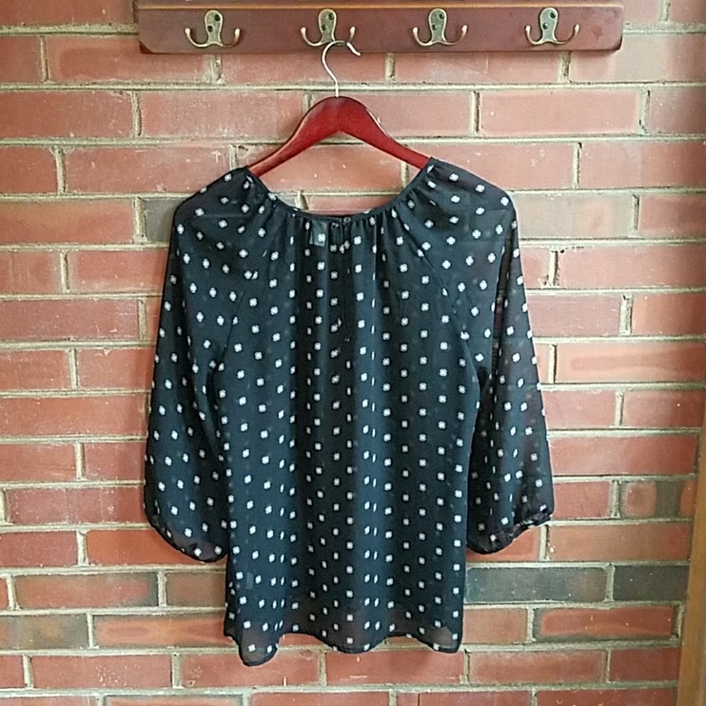 Old navy quarter sleeve black shirt with circle